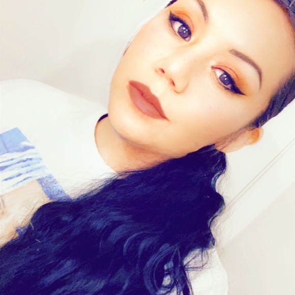 Meet your Posher, Stephanie - Picture 2 of 8